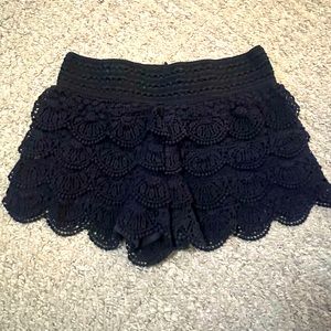 Boutique Navy Lace Shorts Size Medium